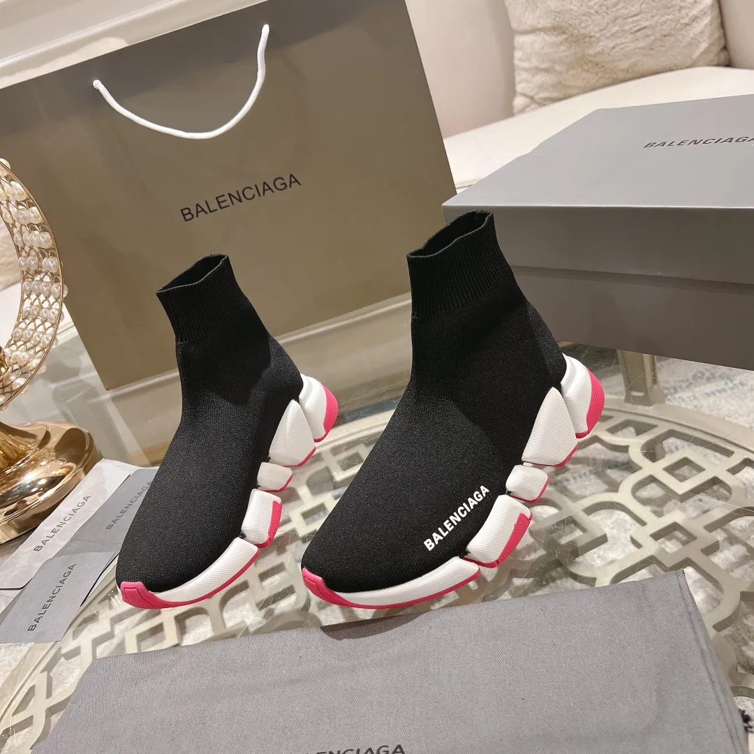 👟👟Ex-factory price 520👟👟 【Balencia**】The latest ✅SPEED2.0 multi-compression molded combination outsole from Paris* ✅ ⚠️Balencia’s top couple socks and shoes❗️ 🌟Original purchase and development! The top version on the market, with upgraded quality, every detail including packaging is compared to ZP! Newly upgraded TPU vacuum molded combination outsole! More comfortable and easy to wear! 3D knitted fabric is breathable and does not deform! The logo is the same as the original one, please distinguish it from the market currency! ⚠️Balenciaga’s latest packaging! 🔸Couple size SIZE: 35-42 (can be customized from 41)